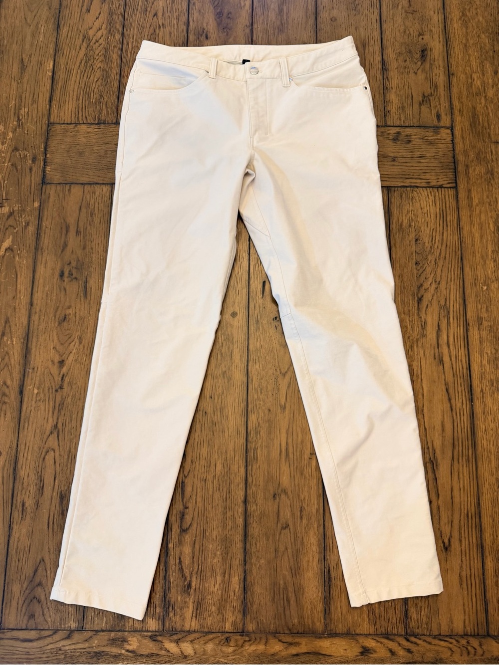 Lululemon ABC 5-Pocket Utilitech Classic Fit 
Stretch Pants  Men’s 33x32 Cream